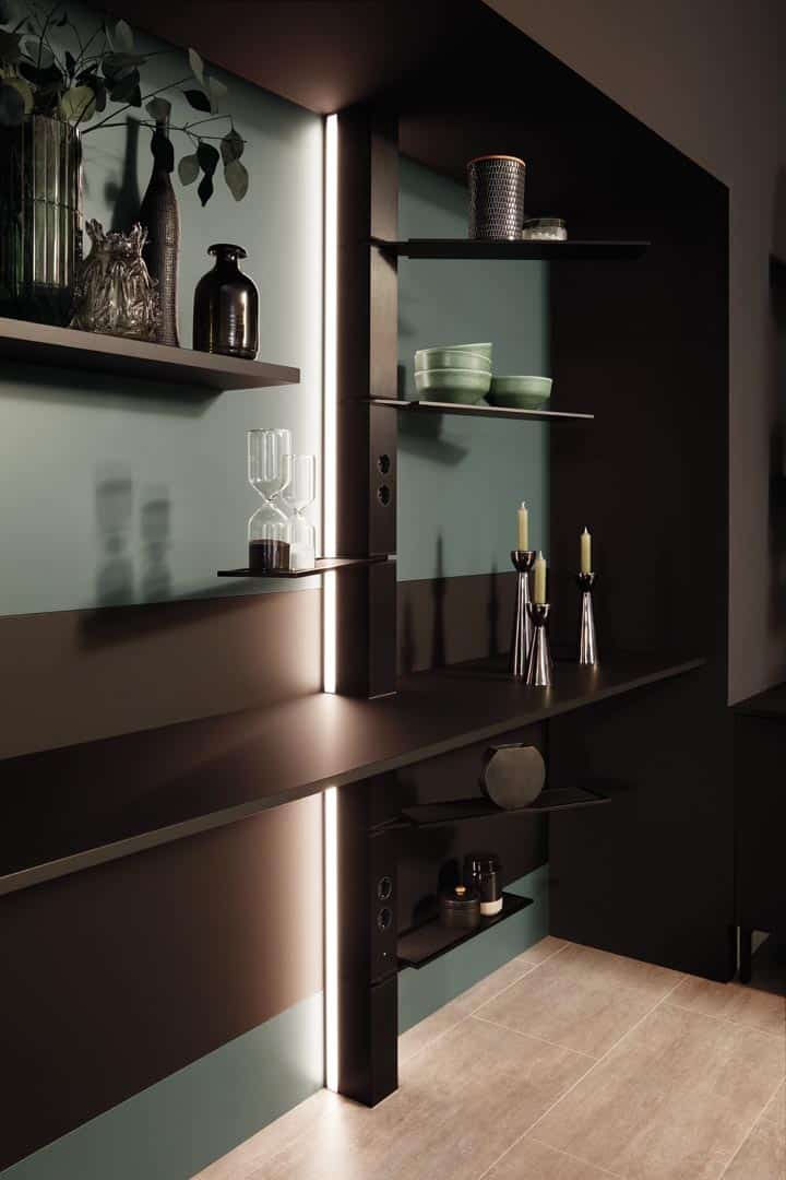 Moderne Küchenecke mit Regalen und Dekoration