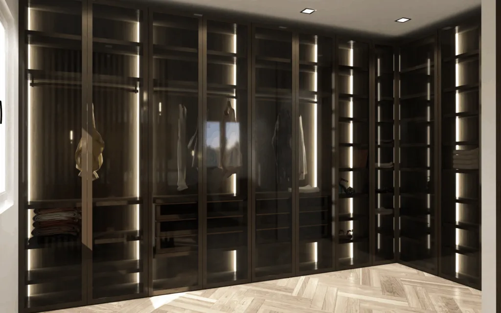 Moderne Garderobe mit Beleuchtung und Kleidung. Glastüren