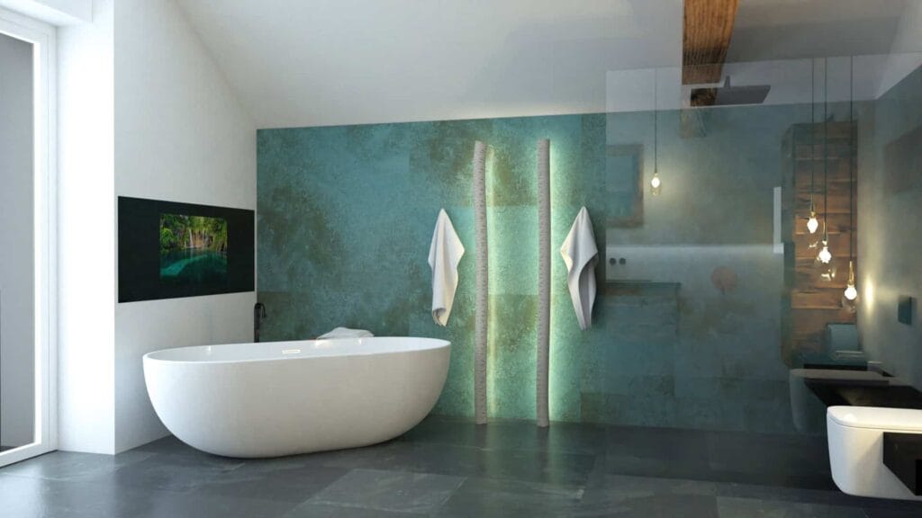Modernes Badezimmer mit Badewanne und Handtüchern